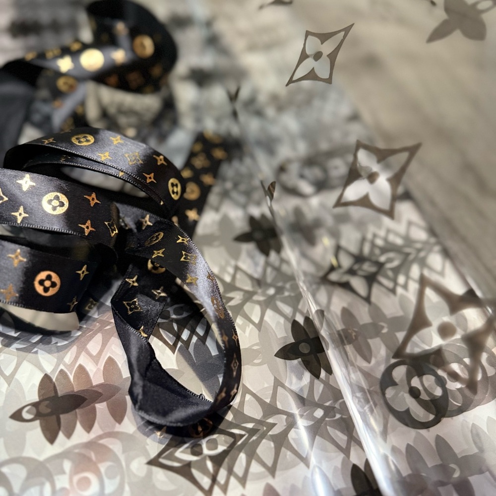 Luxury Floral Wrapping Set – 20 Gold Print Sheets + 5 Yards Ribbon”